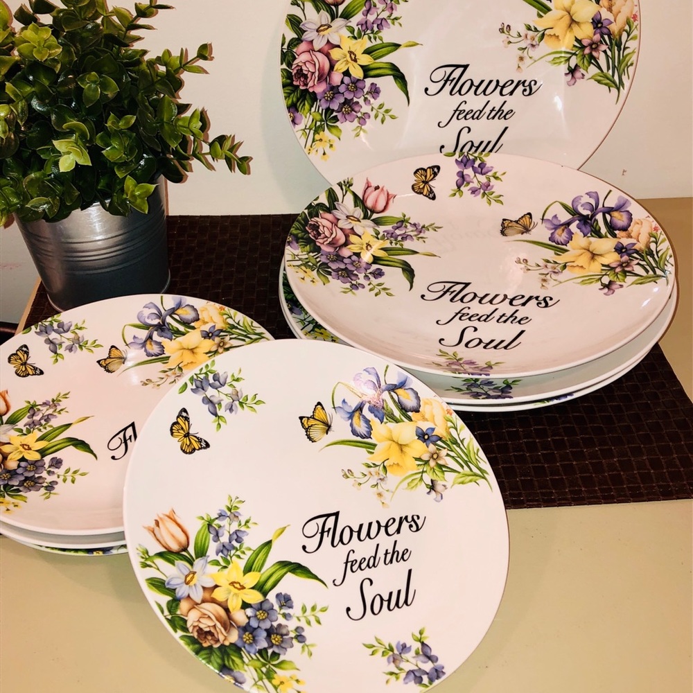 🌷 Brand New! 8 Piece Plate Set 🌷